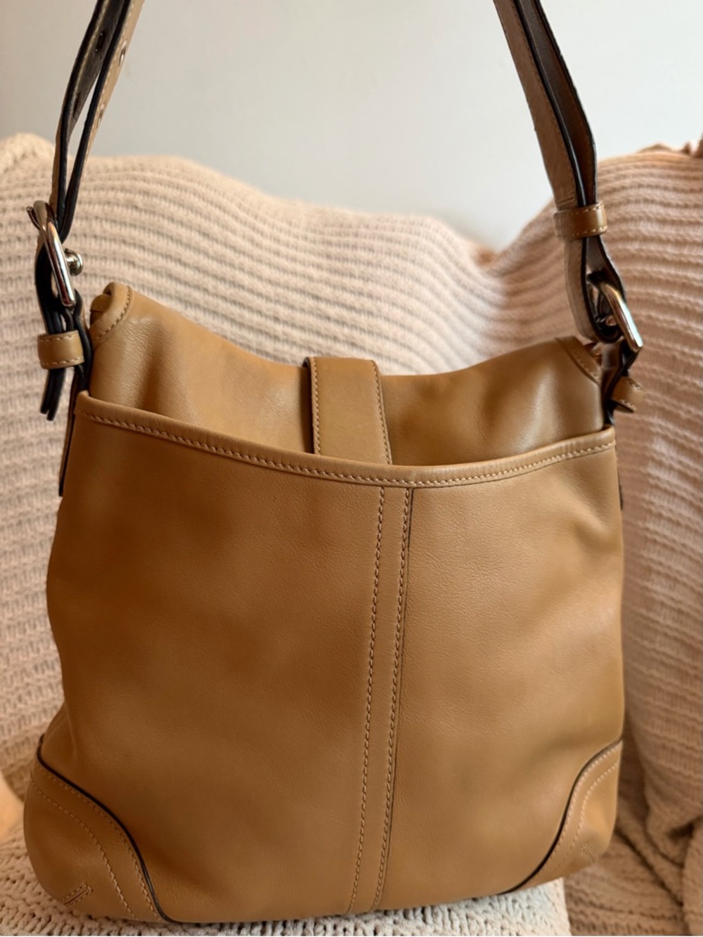 Y2K Coach SoHo Hobo Bag L04D-9480 Camel Leather Buckle Flap Shoulder/Crossbody - Picture 3 of 15